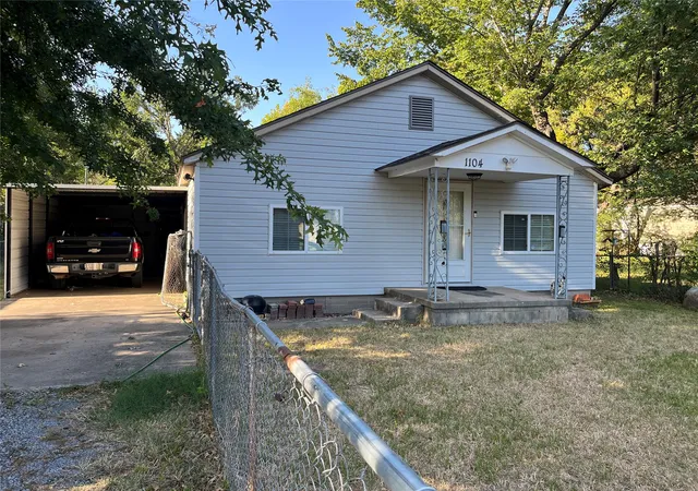 Photo 2 of Single family home for sale at 1104 Harris, Muskogee, OK 74403 | MLS# 2631035 | Listing updated on 2026-08-23