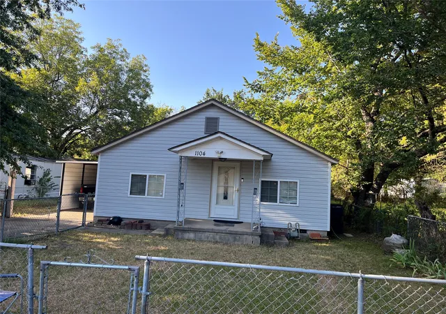 Photo 3 of Single family home for sale at 1104 Harris, Muskogee, OK 74403 | MLS# 2631035 | Listing updated on 2026-09-23