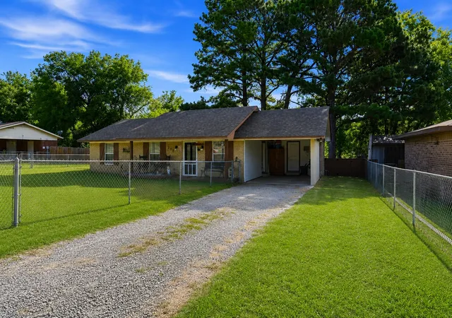 Photo 3 of Single family home for sale at 208 W Umstead, Colbert, OK 74733 | MLS# 2631217 | Listing updated on 2026-10-02