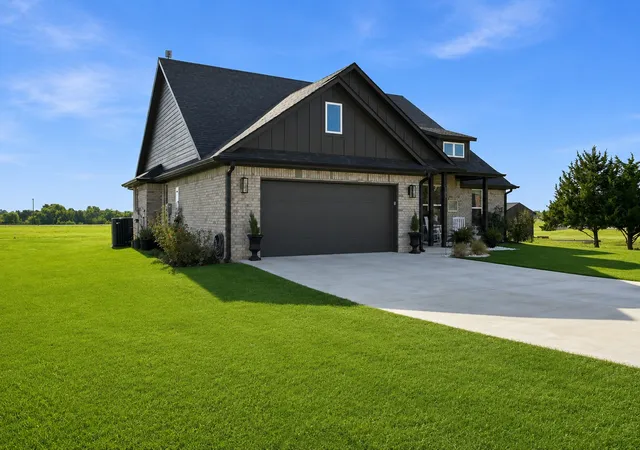 Photo 3 of Single family home for sale at 131 Paralee St, Durant, OK 74701 | MLS# 2631233 | Listing updated on 2026-08-23