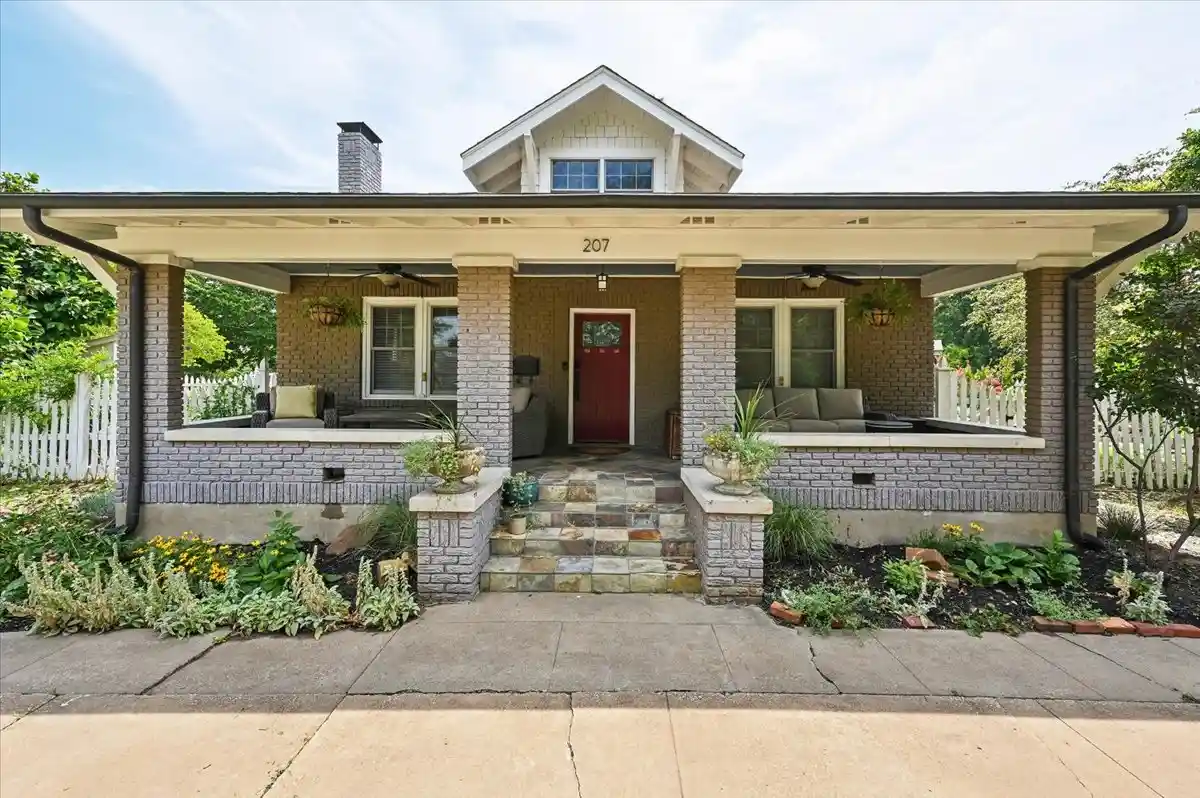 Photo 1 of Single family home for sale at 207 S Montclair Ave, Tulsa, OK 74104 | MLS# 2630496 | Listing updated on 2026-10-22