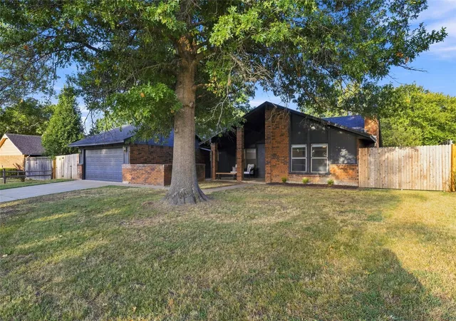 Photo 2 of Single family home for sale at 303 E Gawf Ln, Muskogee, OK 74403 | MLS# 2631254 | Listing updated on 2026-08-24