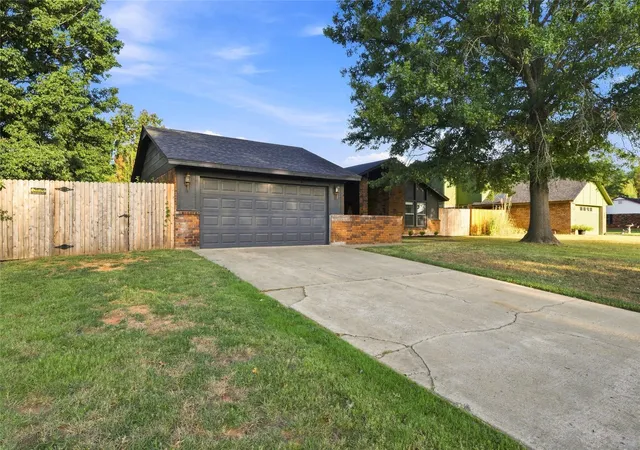 Photo 3 of Single family home for sale at 303 E Gawf Ln, Muskogee, OK 74403 | MLS# 2631254 | Listing updated on 2026-08-24