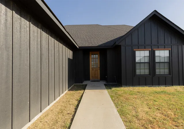 Photo 3 of Single family home for sale at 33 Bull Run, Calera, OK 74730 | MLS# 2630833 | Listing updated on 2026-08-24