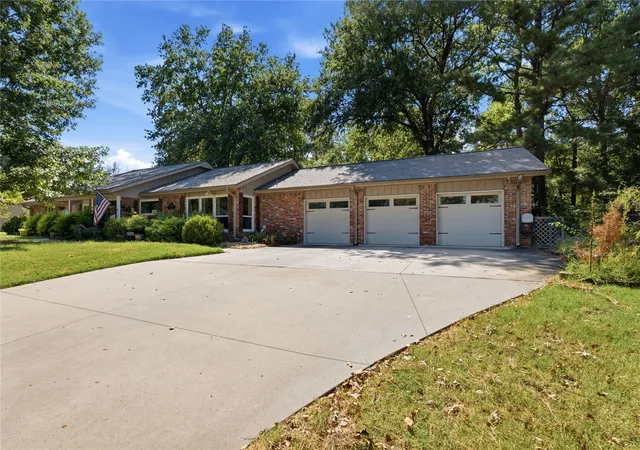 Photo 1 of Single family home for sale at 2905 Robin Ln, Muskogee, OK 74403 | MLS# 2631036 | Listing updated on 2026-08-27