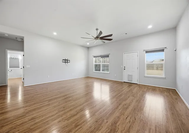 Photo 3 of Single family home for sale at 5447 Roadrunner Dr, Durant, OK 74701 | MLS# 2626999 | Listing updated on 2026-10-04