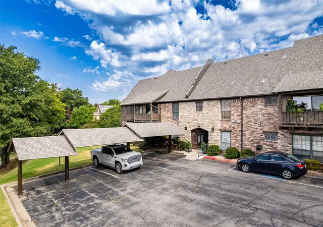 Photo 1 of Condo for sale at 3 Woodard Blvd #204, Tulsa, OK 74114 | MLS# 2631095 | Listing updated on 2026-08-25