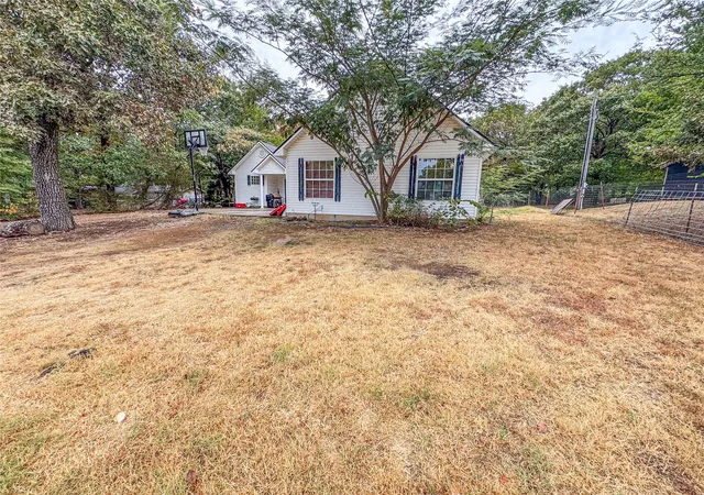 Photo 3 of Single family home for sale at 70 W Hutson St, Eufaula, OK 74432 | MLS# 2631258 | Listing updated on 2026-08-25