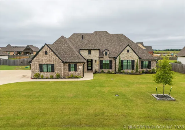 Photo 1 of Single family home for sale at 25 W 166th Pl S, Glenpool, OK 74033 | MLS# 2631427 | Listing updated on 2026-08-25