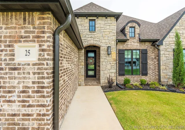 Photo 2 of Single family home for sale at 25 W 166th Pl S, Glenpool, OK 74033 | MLS# 2631427 | Listing updated on 2026-08-25