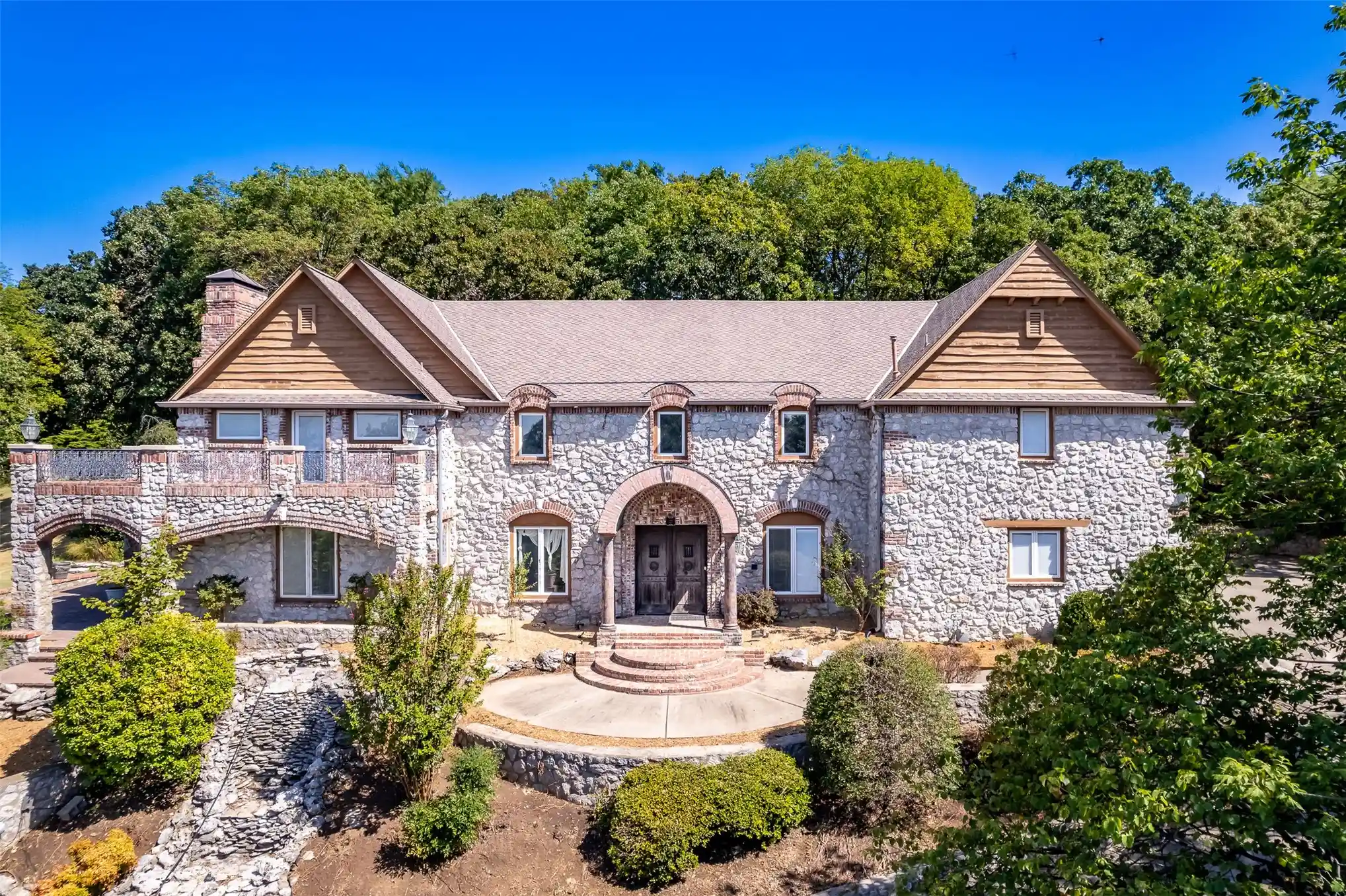 Photo 1 of Mansion for sale at 5929 E 86th St, Tulsa, OK 74137 | MLS# 2631151 | Listing updated on 2026-10-08