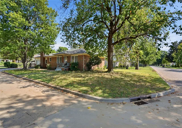 Photo 1 of Single family home for sale at 1004 E 38th St, Tulsa, OK 74105 | MLS# 2631345 | Listing updated on 2026-08-26