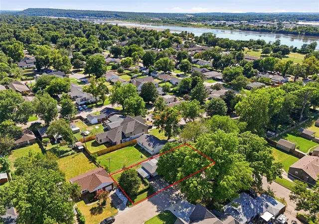 Photo 3 of Single family home for sale at 1004 E 38th St, Tulsa, OK 74105 | MLS# 2631345 | Listing updated on 2026-08-26