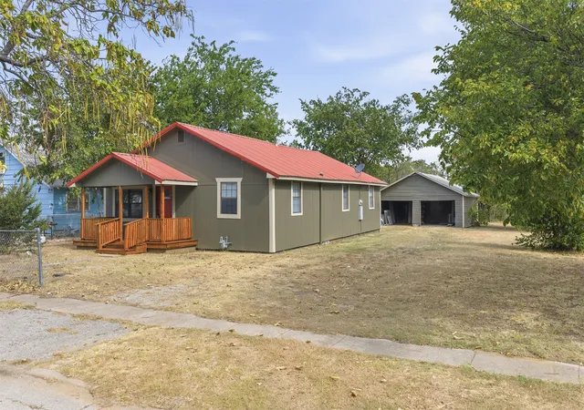 1st image of 310 Sinclair St, Healdton, OK 73438 | MLS# 2631334