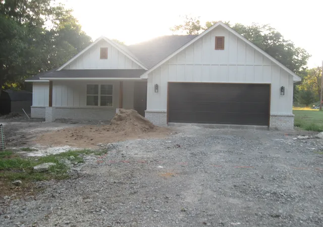 Photo 1 of Sale Pending at 2056 N Cherokee Ave, Chouteau, OK 74337 | MLS# 2631482 | Listing updated on 2026-09-16
