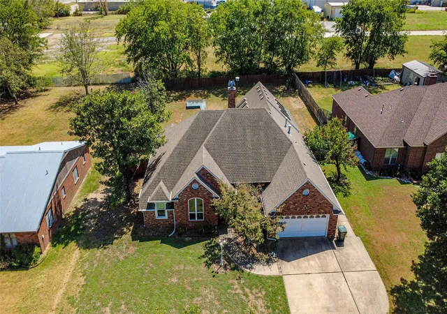 Photo 3 of Single family home for sale at 1010 Saddle Ln, Skiatook, OK 74070 | MLS# 2631504 | Listing updated on 2026-08-26