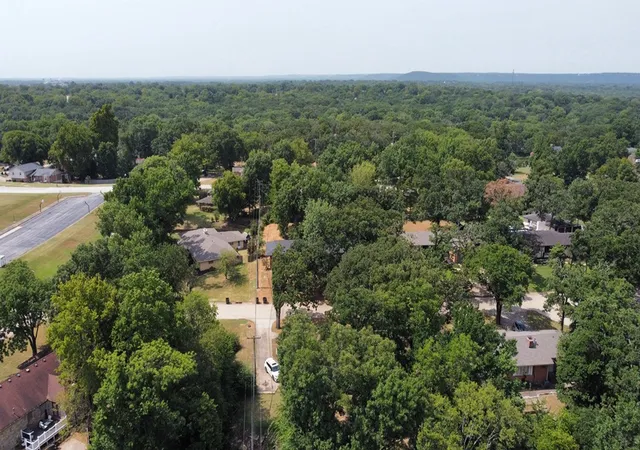 Photo 3 of Sale Pending at 3433 Willowood Dr, Bartlesville, OK 74006 | MLS# 2631528 | Listing updated on 2026-09-24