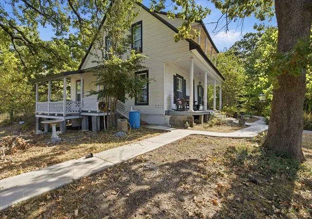 Photo 3 of Single family home for sale at 407 Seven Springs, Tishomingo, OK 73460 | MLS# 2631493 | Listing updated on 2026-08-26