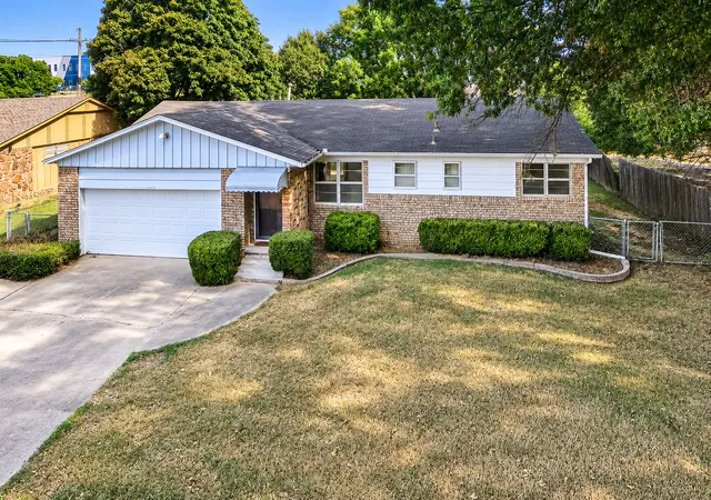 Photo 1 of Single family home for sale at 904 E Elgin Pl, Broken Arrow, OK 74012 | MLS# 2631526 | Listing updated on 2026-09-01