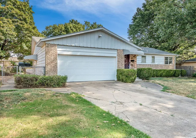 Photo 3 of Single family home for sale at 904 E Elgin Pl, Broken Arrow, OK 74012 | MLS# 2631526 | Listing updated on 2026-09-01