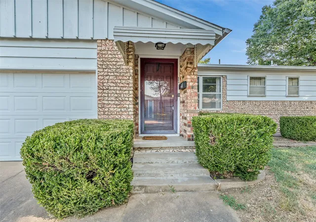 Photo 5 of Single family home for sale at 904 E Elgin Pl, Broken Arrow, OK 74012 | MLS# 2631526 | Listing updated on 2026-09-01