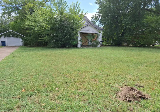 Photo 2 of Single family home for sale at 1109 E Broadway, Cushing, OK 74023 | MLS# 2631563 | Listing updated on 2026-08-26