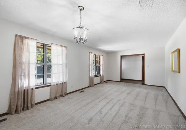 Photo 4 of Single family home for sale at 6700 S 5Th Ave, Broken Arrow, OK 74011 | MLS# 2631535 | Listing updated on 2026-09-22