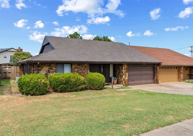 Photo 2 of Single family home for sale at 6716 Abbey Rd, Bartlesville, OK 74006 | MLS# 2631426 | Listing updated on 2026-08-26