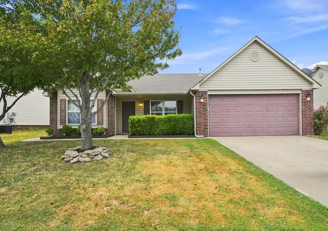 Photo 2 of Sale Pending at 11105 N 118th Ave E, Owasso, OK 74055 | MLS# 2631590 | Listing updated on 2026-09-01