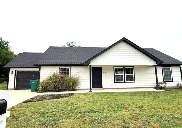 Photo 1 of Single family home for sale at 1024 E Pfendler Ave, Sapulpa, OK 74066 | MLS# 2631625 | Listing updated on 2026-08-26