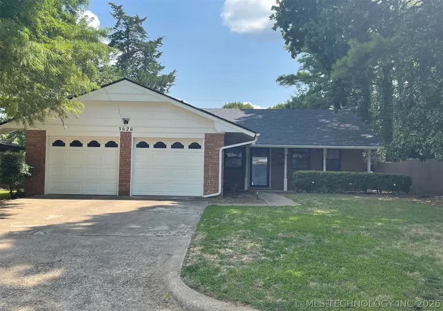 Single family home for sale at 1626 Beverly Hills St, Norman, OK 73072 | MLS# 2628235