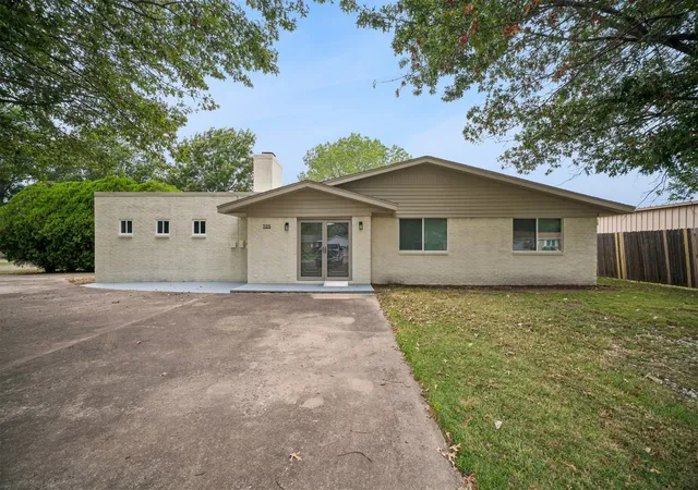 Photo 1 of Single family home for sale at 705 N Main St, Wagoner, OK 74467 | MLS# 2630271 | Listing updated on 2026-09-21