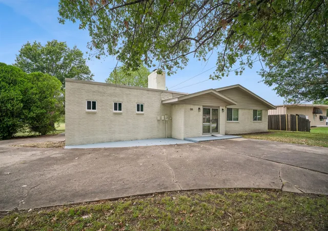 Photo 2 of Single family home for sale at 705 N Main St, Wagoner, OK 74467 | MLS# 2630271 | Listing updated on 2026-09-21