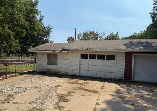 Photo 3 of Single family home for sale at 1306 Mclish Sw, Ardmore, OK 73401 | MLS# 2631644 | Listing updated on 2026-08-27