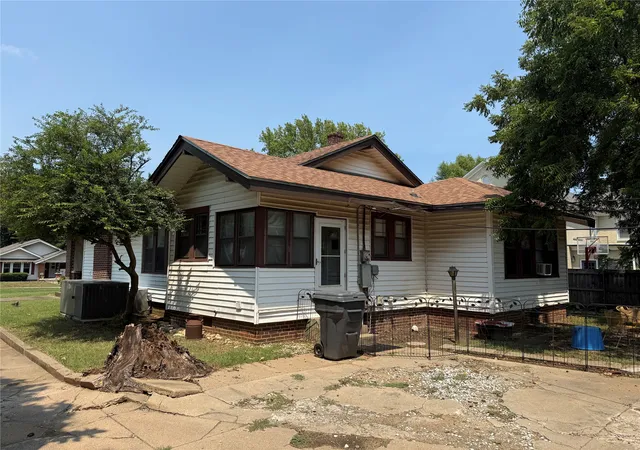 Photo 3 of Single family home for sale at 1306 Mclish Sw, Ardmore, OK 73401 | MLS# 2631644 | Listing updated on 2026-10-07