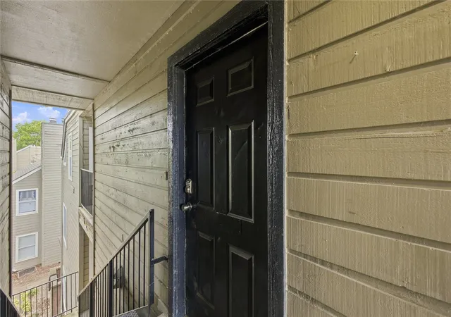 Listing Photo 4 - Condo for sale in building located at 1730 E 67th St, Tulsa, OK 74136 - Unit #301