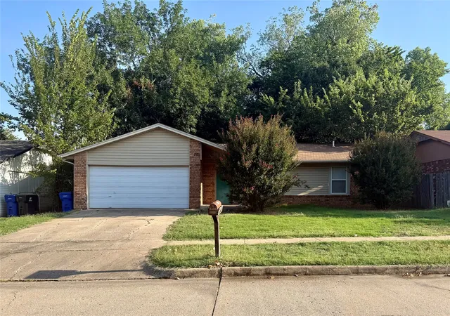 Photo 1 of Sale Pending at 112 W Canton St, Broken Arrow, OK 74012 | MLS# 2631543 | Listing updated on 2026-08-27