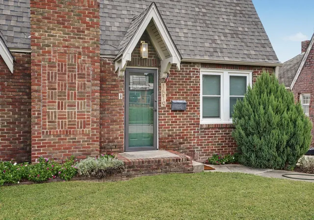 Photo 3 of Single family home for sale at 1519 S Lewis Pl, Tulsa, OK 74104 | MLS# 2631616 | Listing updated on 2026-08-27