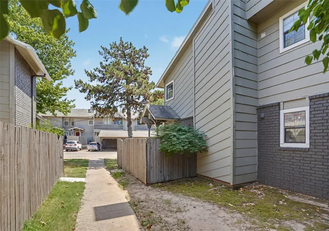 Photo 2 of Condo for sale at 2858 E 90th St #1905, Tulsa, OK 74137 | MLS# 2631479 | Listing updated on 2026-08-27