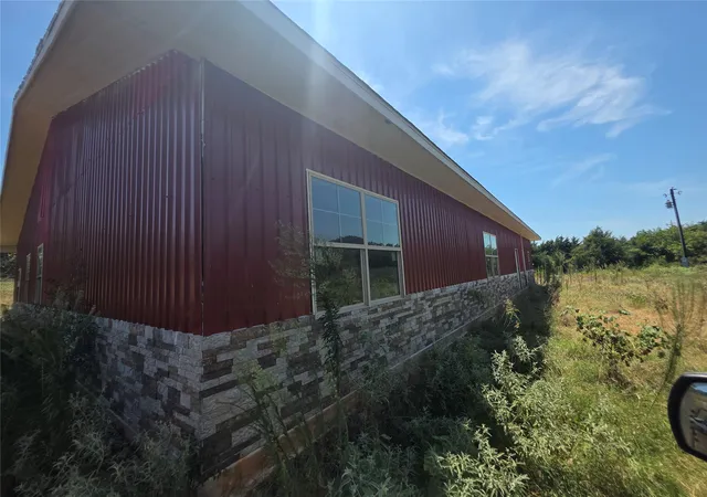 Photo 4 of Single family home for sale at 1860 Bumpass, Hendrix, OK 74741 | MLS# 2631702 | Listing updated on 2026-09-15