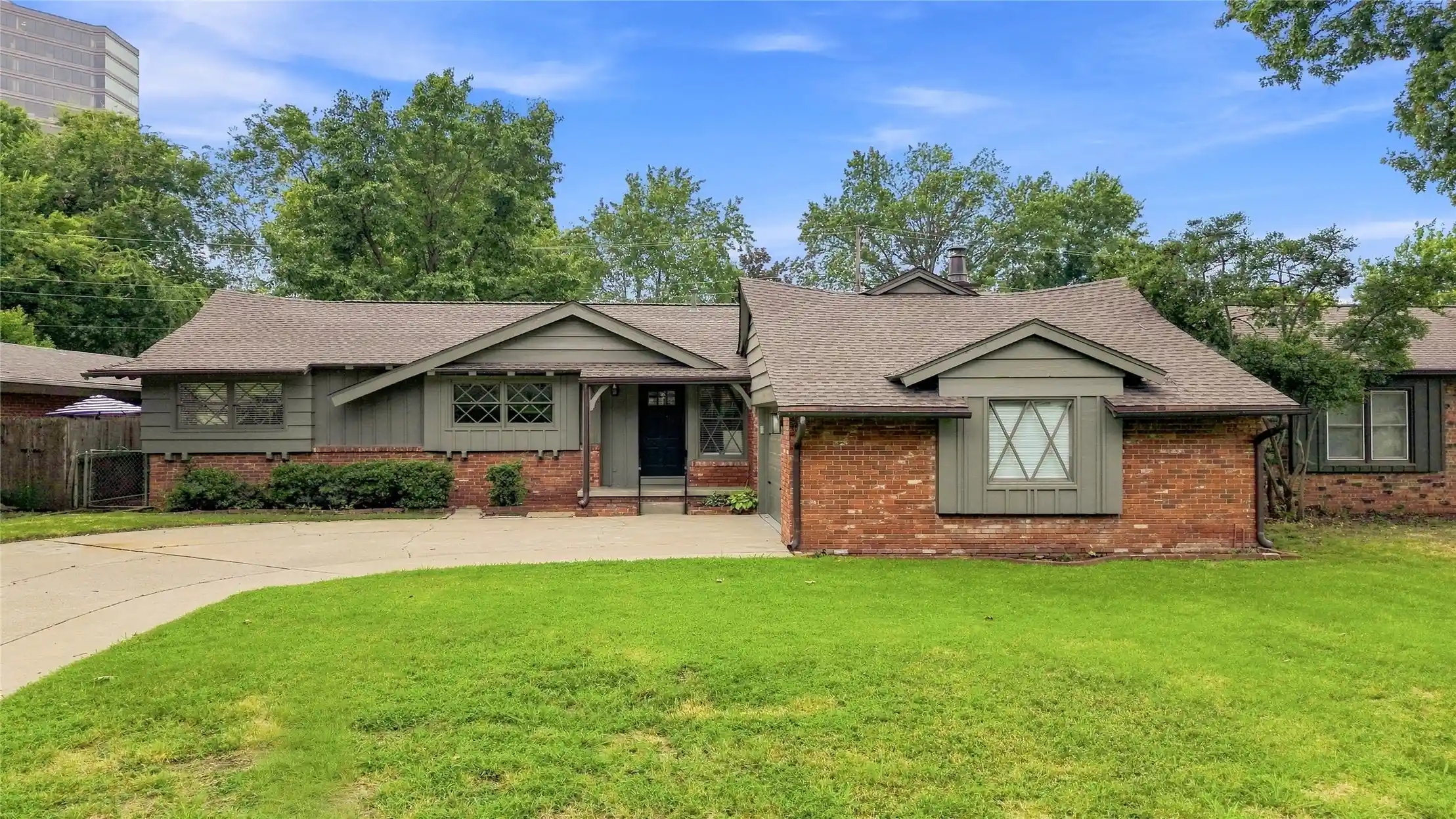 Single family home for sale at 4326 E 60Th Pl, Tulsa, OK 74135 | MLS# 2631541