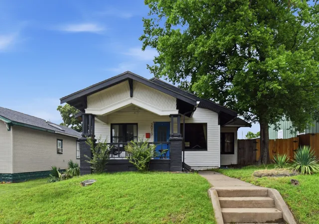 Photo 1 of Single family home for sale at 2015 W Easton St, Tulsa, OK 74127 | MLS# 2631737 | Listing updated on 2026-08-27
