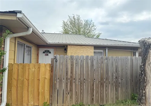 Listing Photo 2 - Condo for sale in building located at 101 Doris Dr, Sallisaw, OK 74955 - Unit #4 units