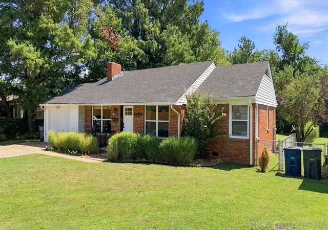Photo 2 of Sale Pending at 2415 S Marion Ave S, Tulsa, OK 74114 | MLS# 2631686 | Listing updated on 2026-09-01
