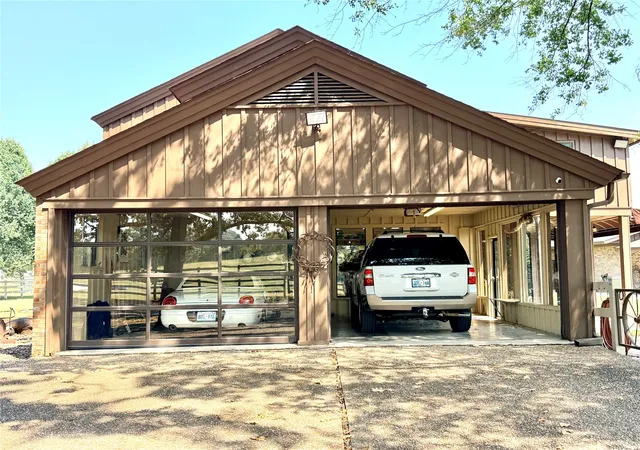 Photo 3 of Single family home for sale at 405 Pryor Ave, Pocola, OK 74902 | MLS# 2631778 | Listing updated on 2026-08-27