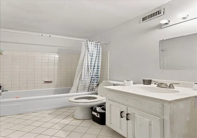 Listing Photo 2 - Condo for sale in building located at 4807 S Utica St, Tulsa, OK 74105 - Unit #4807A
