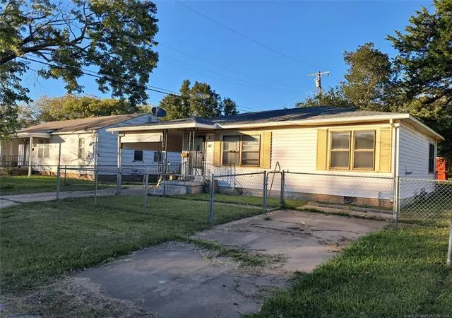 1st image of 215 9th Se, Ardmore, OK 73401 | MLS# 2631813
