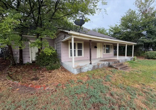 Photo 1 of Single family home for sale at 717 E Normal St, Tahlequah, OK 74464 | MLS# 2631817 | Listing updated on 2026-10-05