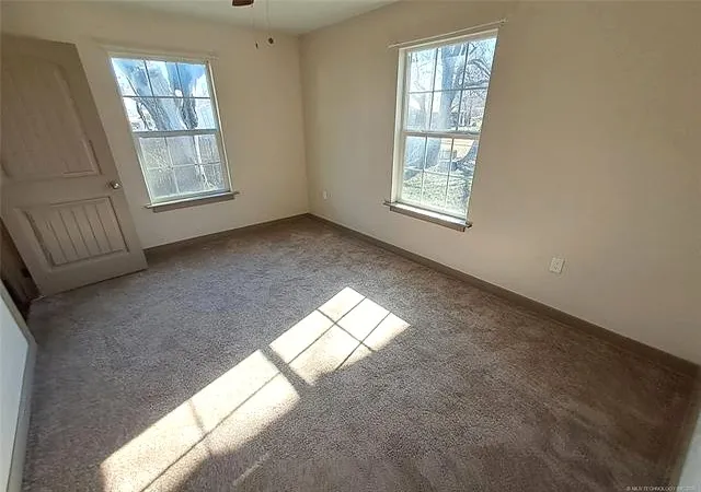 Photo 3 of Single family home for sale at 210 9Th Se, Ardmore, OK 73401 | MLS# 2631822 | Listing updated on 2026-09-30