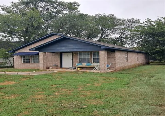 Photo 3 of Single family home for sale at 837 C Se, Ardmore, OK 73401 | MLS# 2631825 | Listing updated on 2026-08-28